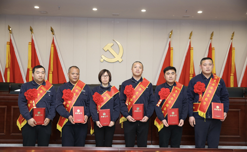 0203 安全服務(wù)能手從左至右依次為 黨萬超、朱學(xué)民、任興芳、王琳汝、周冬偉、王須波.jpg
